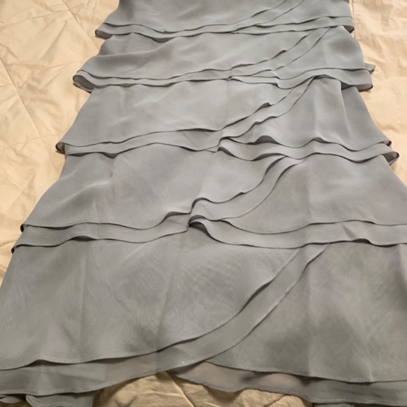 Formal dress - Picture 3 of 6